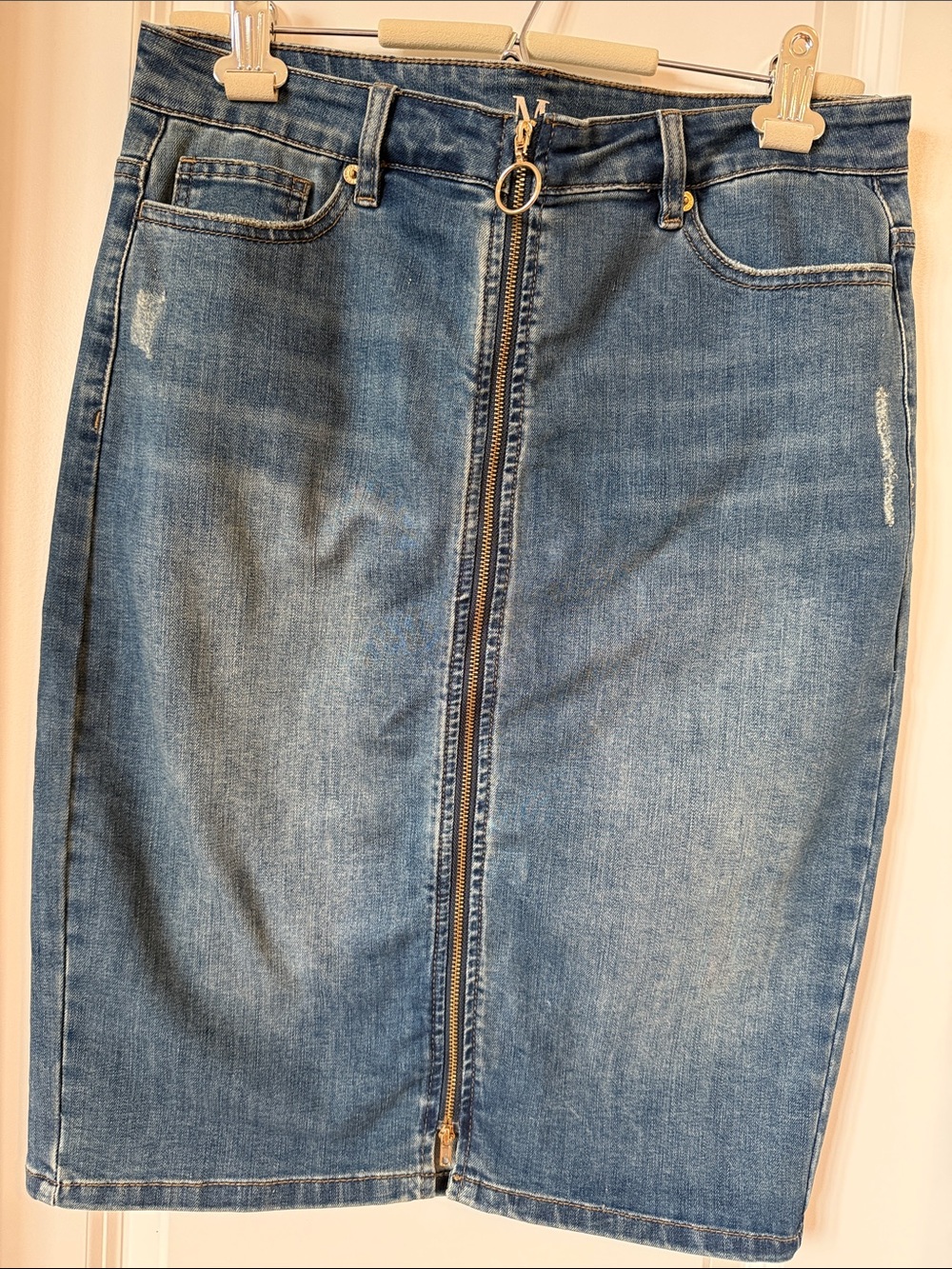 Straight Leg Women’s Jeans in Medium Blue with Front Zip